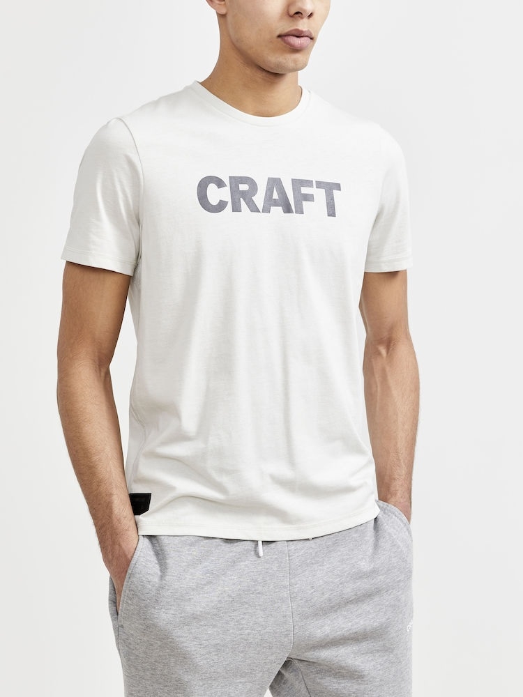 Core Craft SS Tee er en behagelig t-skjorte i en myk blanding av polyester og bomull. T-skjorten passer perfekt til hverdagsbruk.